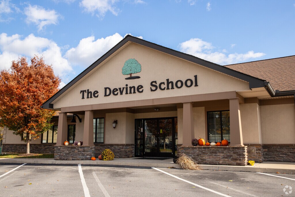 Devine School provides education in the neighborhood of 
Macungie.