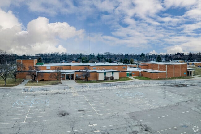 Holt Junior High School, Campus Overview-1
