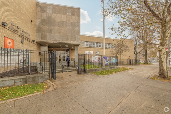 The school enrolls 94% economically disadvantaged students.