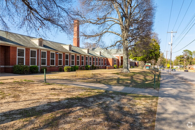 Grandview Heights Middle School has a student-teacher ratio of 17 to 1.
