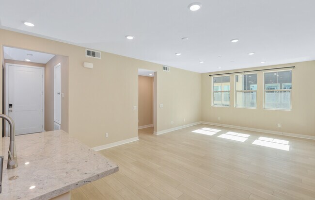 1100 Lasso Way unit 203, Mission Viejo, CA 92694 - photo 3