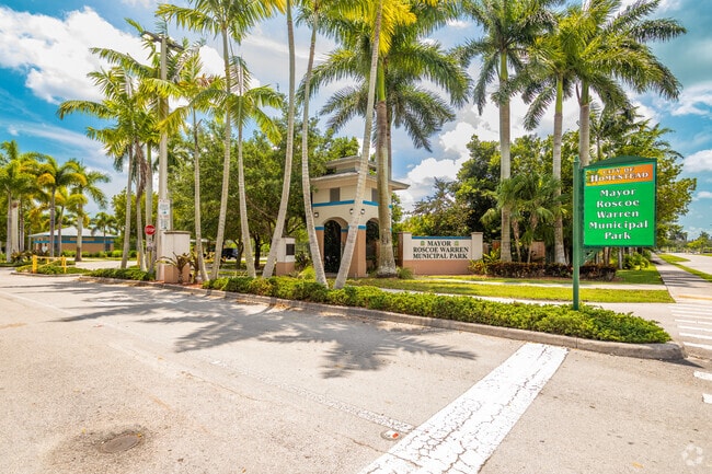 Welcome to Mayor Roscoe Warren Municipal Park near the Malibu Bay and Waterstone region.