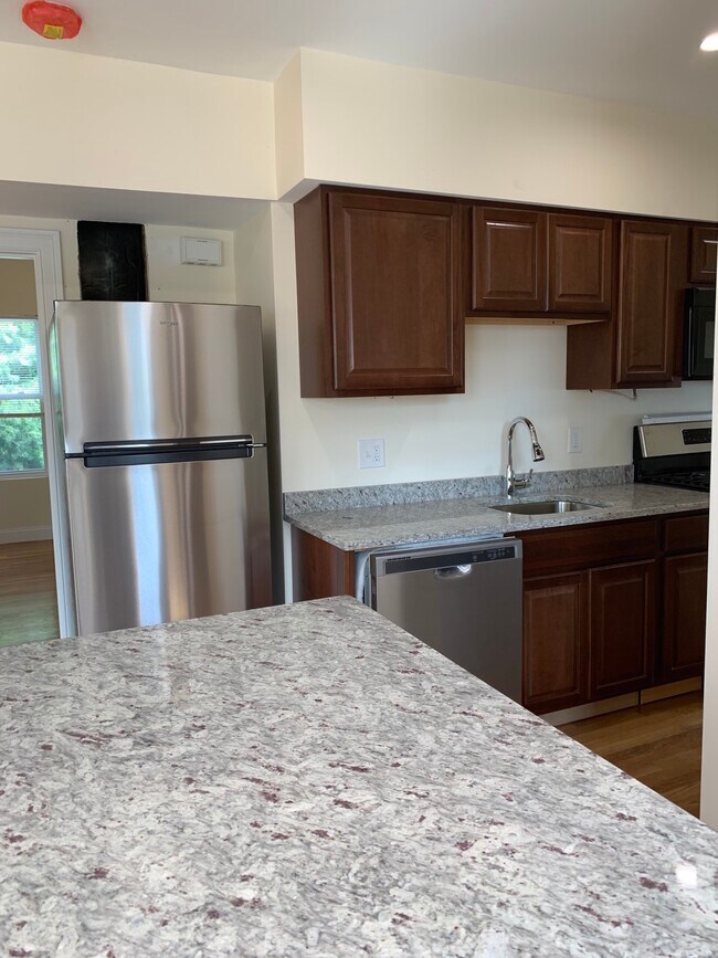 28 Cherry St Unit 2, Somerville, MA 02144