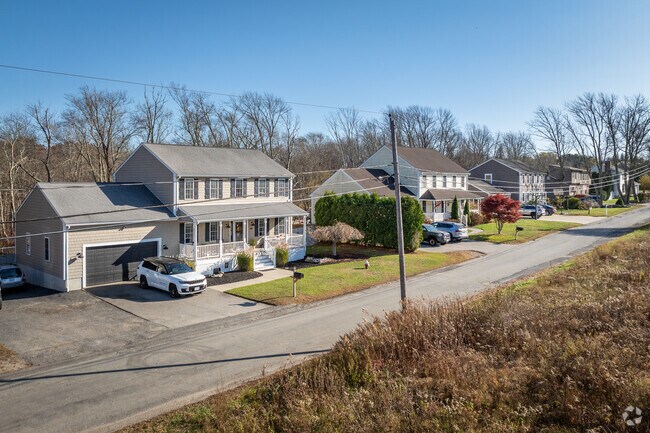 Explore spacious contemporary colonial homes in the scenic Somerset Reservoir neighborhood,