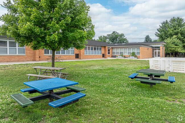 Lakes Elementary School is a K-4th grade elementary located in Rockford, Michigan.