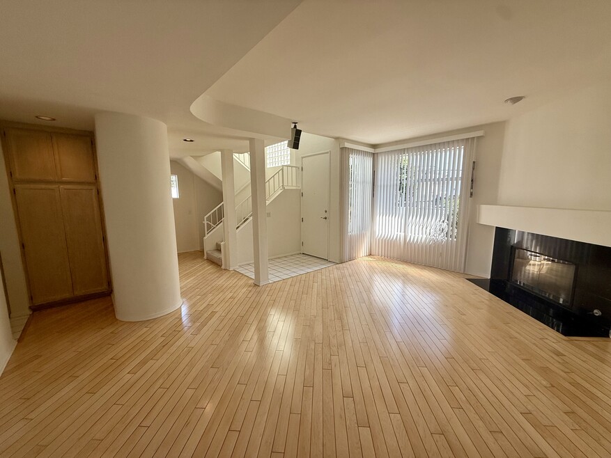 1937 Euclid St unit 105, Santa Monica, CA 90404 - photo 1