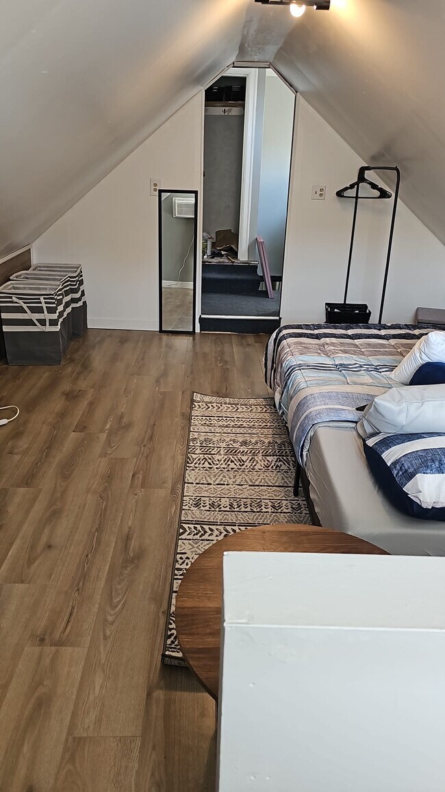 1136 Wilmington Ave unit 2 Main Floor, Dayton, OH 45420 - photo 7