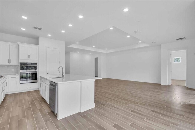 2515 Wise River Ln, Zephyrhills, FL 33541 - photo 5