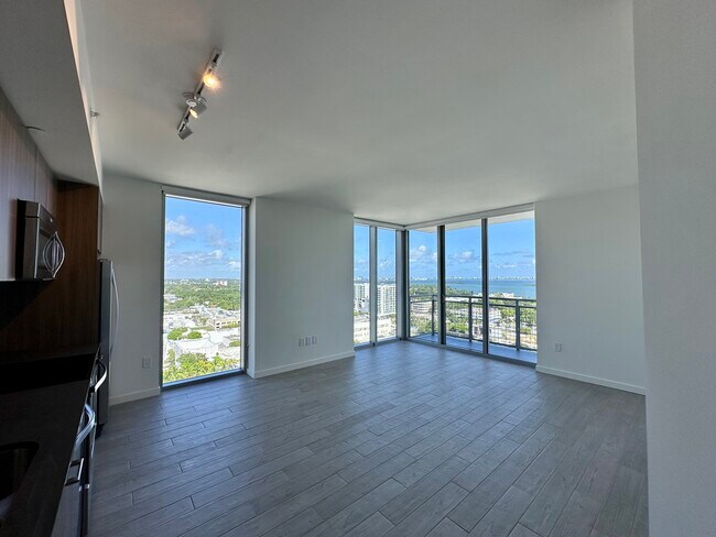 460 NE 29th Terrace unit B8, Miami, FL 33137 - photo 2