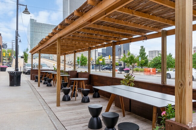 Many restaurants offer outdoor seating to enjoy dinner while viewing City Center activities.