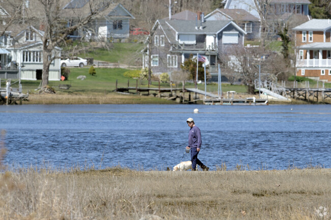 With the coastal homes of Touisset as a backdrop, having a walk in the marshes can be fun.