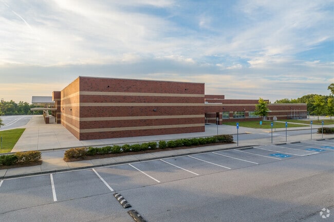 Graves Elementary School is a public school located at 1700 Graves Rd, Norcross, GA 30093.