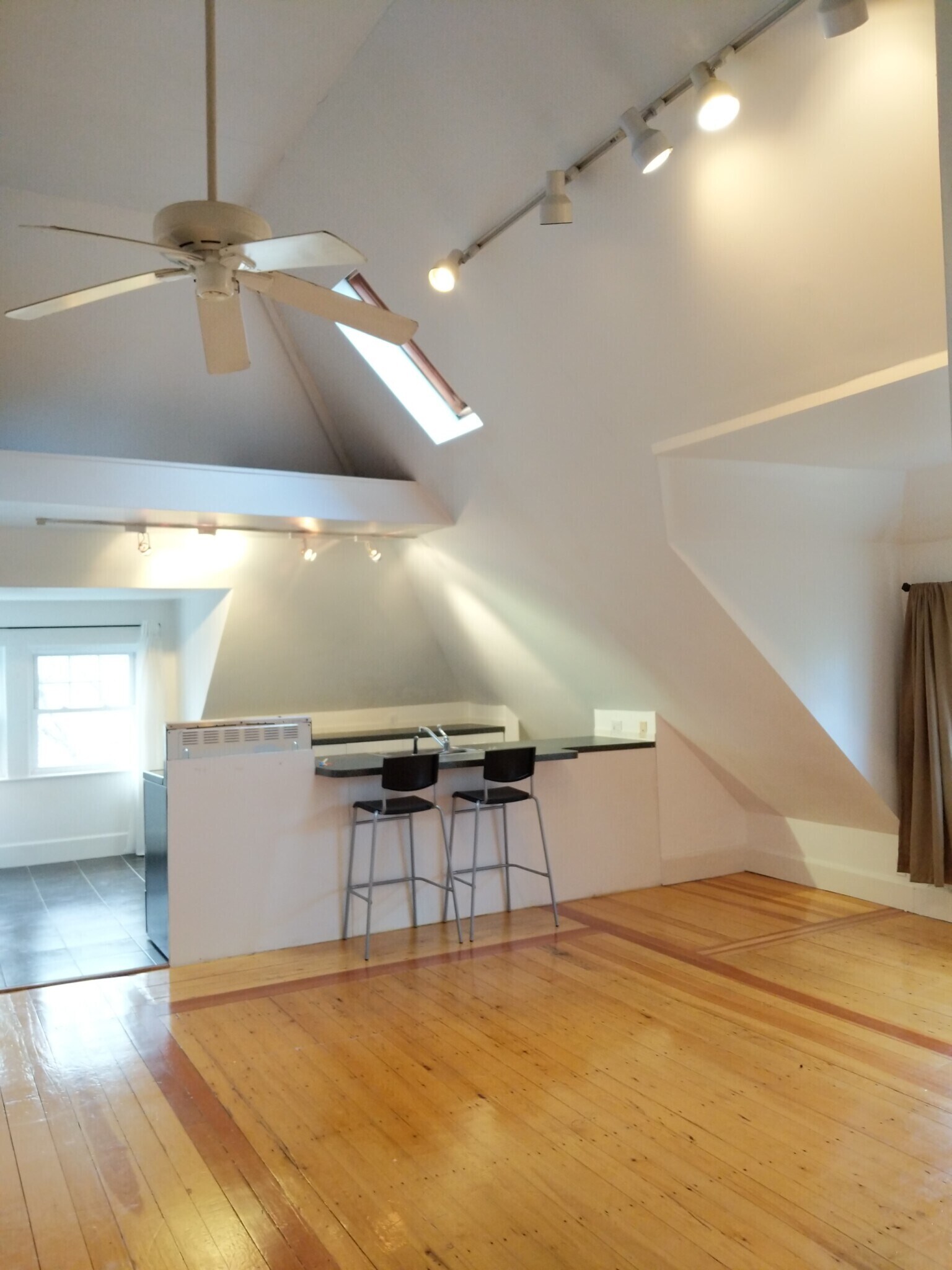 *Pictures are representative samples of the advertised unit. In some cases, the actual units you tou