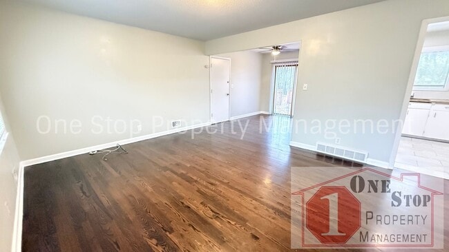 9701 E 50th St, Kansas City, MO 64133 - photo 3