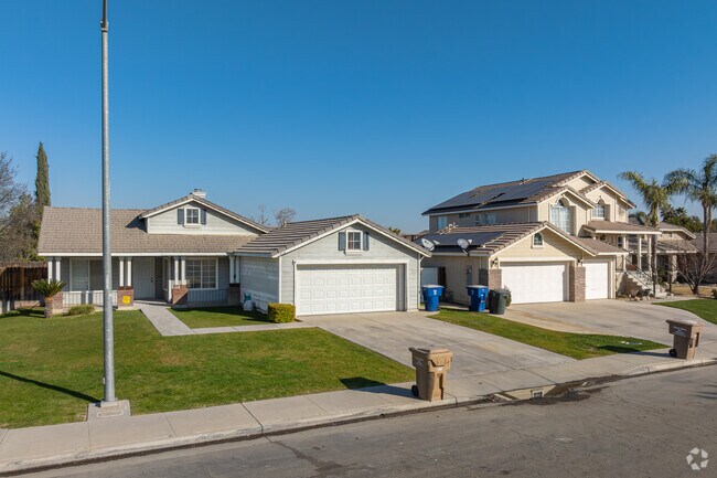 Most of the homes in Emerald Estates have large front yards.