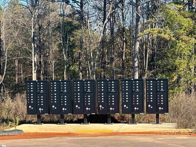 347 E Pyrenees Dr, Wellford, SC 29385 - photo 5