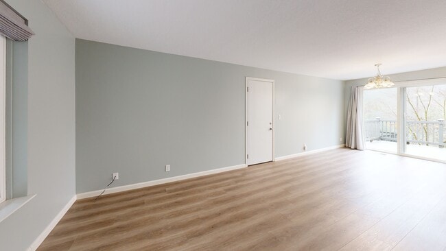 1870 Lakeview Dr, Sutherlin, OR 97479 - photo 2