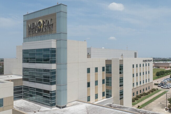 The neighborhood is close to the Texas Medical Center and Rice University.