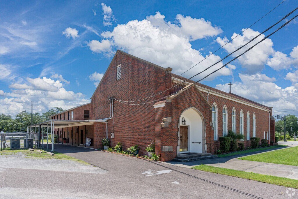 Changing Lives Christian Academy is a private school in Lake Forest.