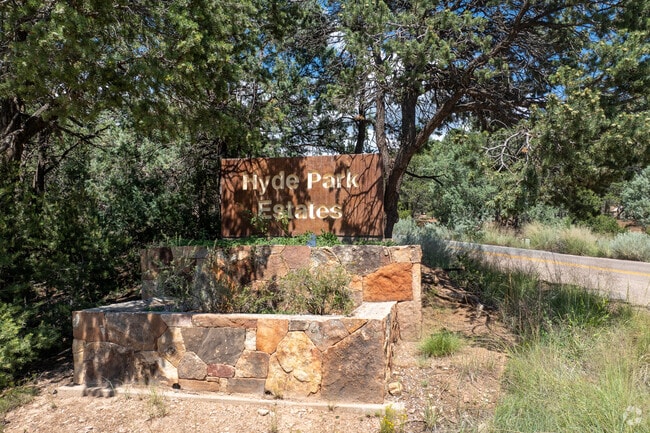 A serene mountainside community, Hyde Park is surrounded by aspens and ponderosa pines.