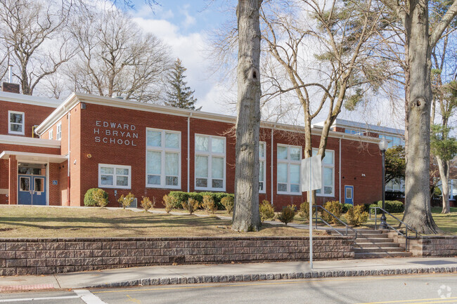 65% of students at Edward H. Bryan Elementary School in Cresskill, NJ are proficient in math.