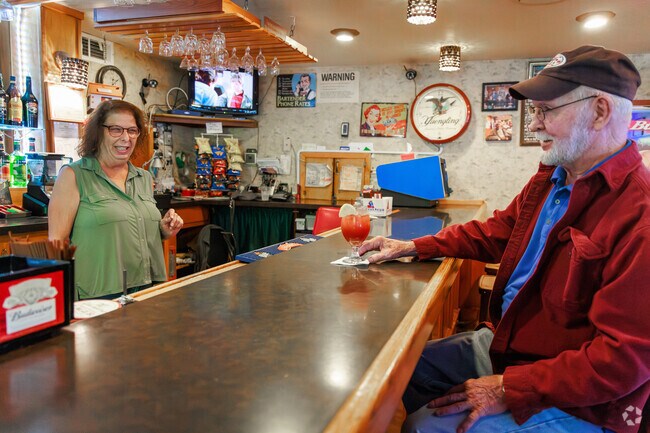 Elm Tree Inn, founded in 1796, anchors dining in McLean’s five‑corners.