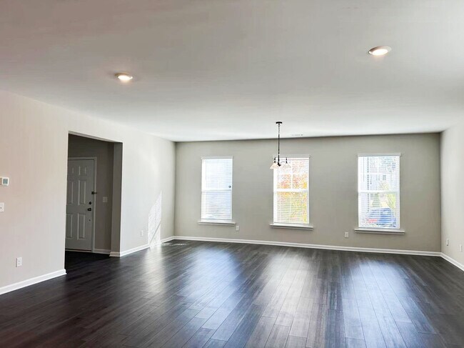 4372 Grosbeak Dr, Hoschton, GA 30548 - photo 2