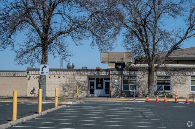 Fair Oaks Elementary School has a student-teacher ratio of 12 to 1 according to Niche.