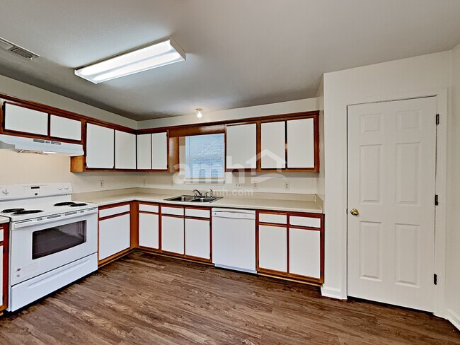 1202 Larzelere Ln, La Vergne, TN 37086 - photo 4