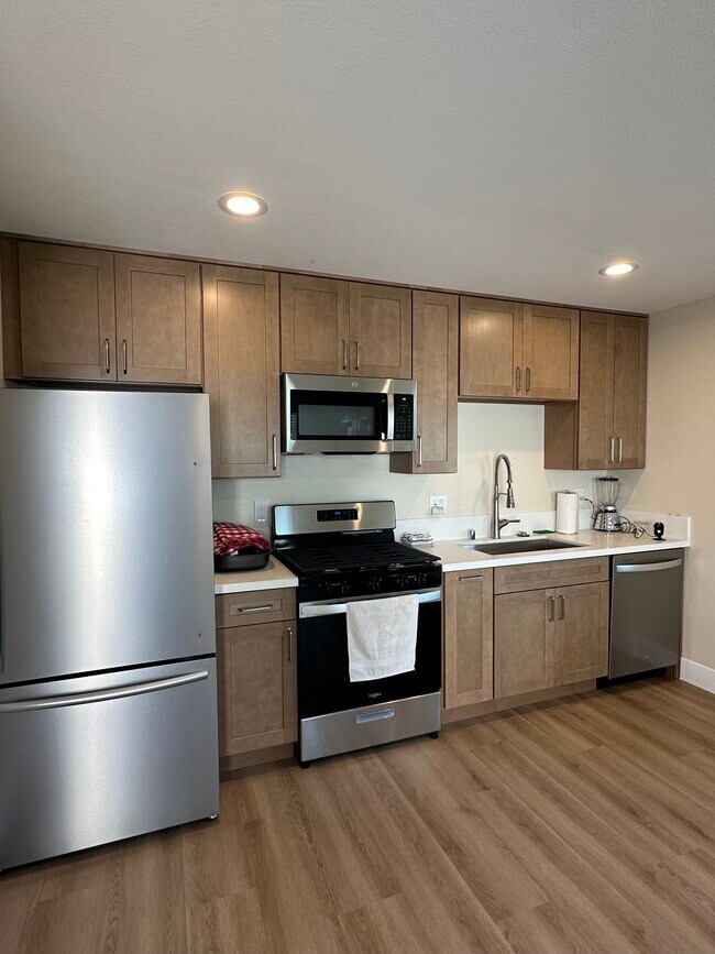 16656 Ross Ln unit ADU, Huntington Beach, CA 92647 - photo 6