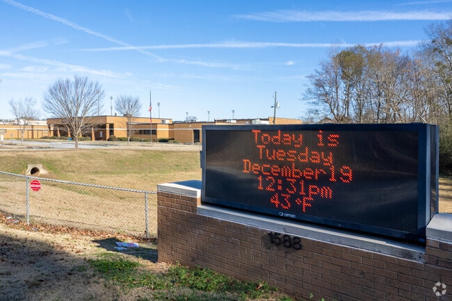 Lovejoy Middle School has a student teacher ratio of 16:1.