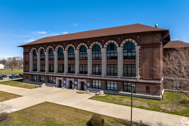 As of 2024, Southeastern High School employs 27 full time teachers.