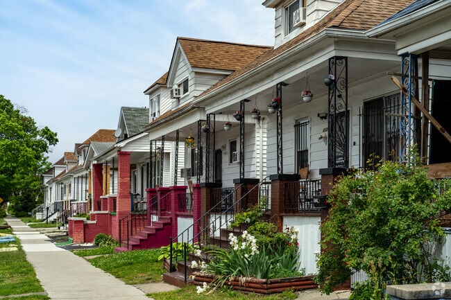 Many homes in Buffalo Charles feature covered porches.