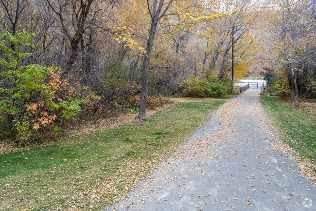 Quiet walking trails are found nearby the Grandview South neighborhood.