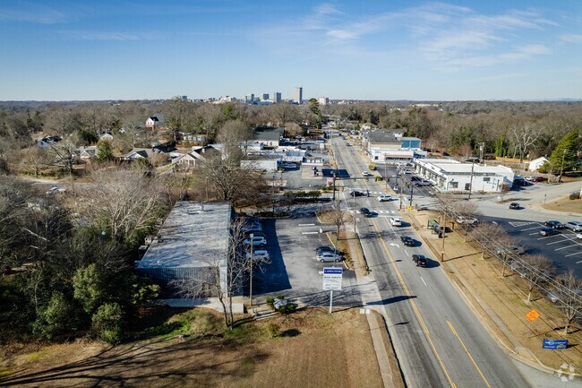 A major roadway going from Overbrook to Greenville Downtown.