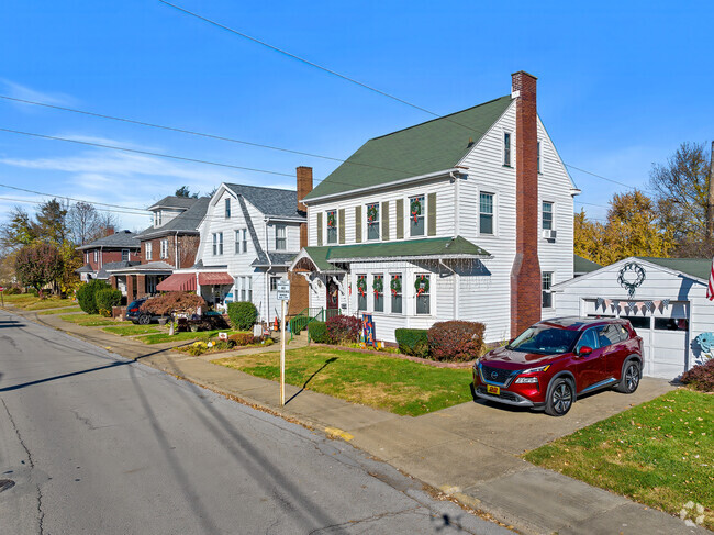 Large colonial style homes are popular in Monaca PA.