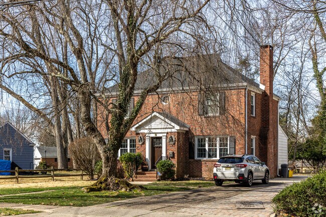 There are various styles of homes in Hiltonia, NJ.