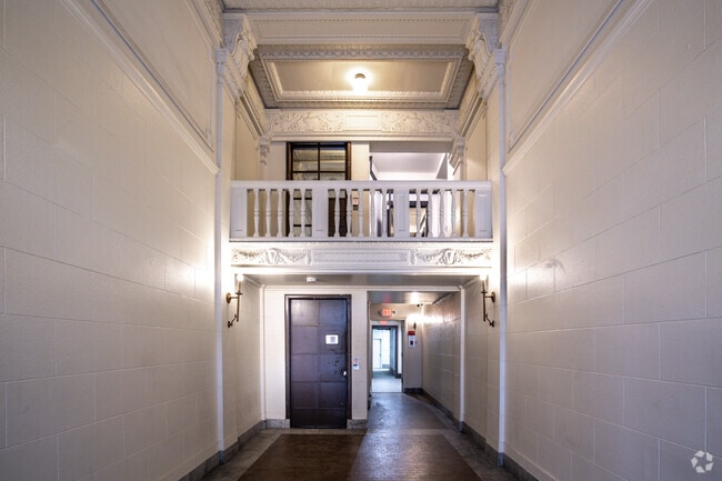 Building Entrance and Lobby