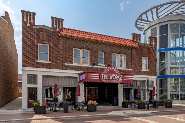 The Workz in Downtown Cuyahoga Falls is a great venue for food and entertainment.