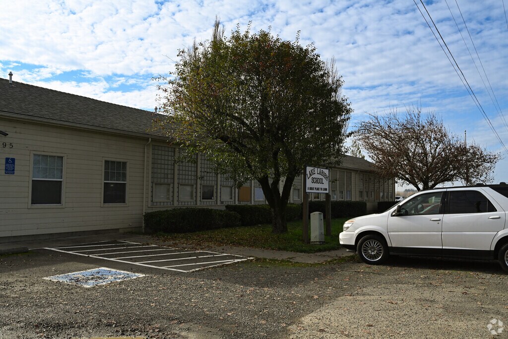 Lake Labish Elementary School provides education in the neighborhood of 
Outer East.