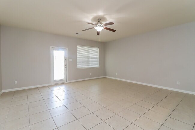 4204 Tower Ln, Crowley, TX 76036 - photo 4