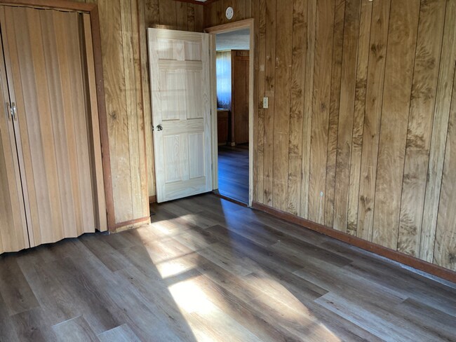 1503 E Millard St, Johnson City, TN 37601 - photo 7