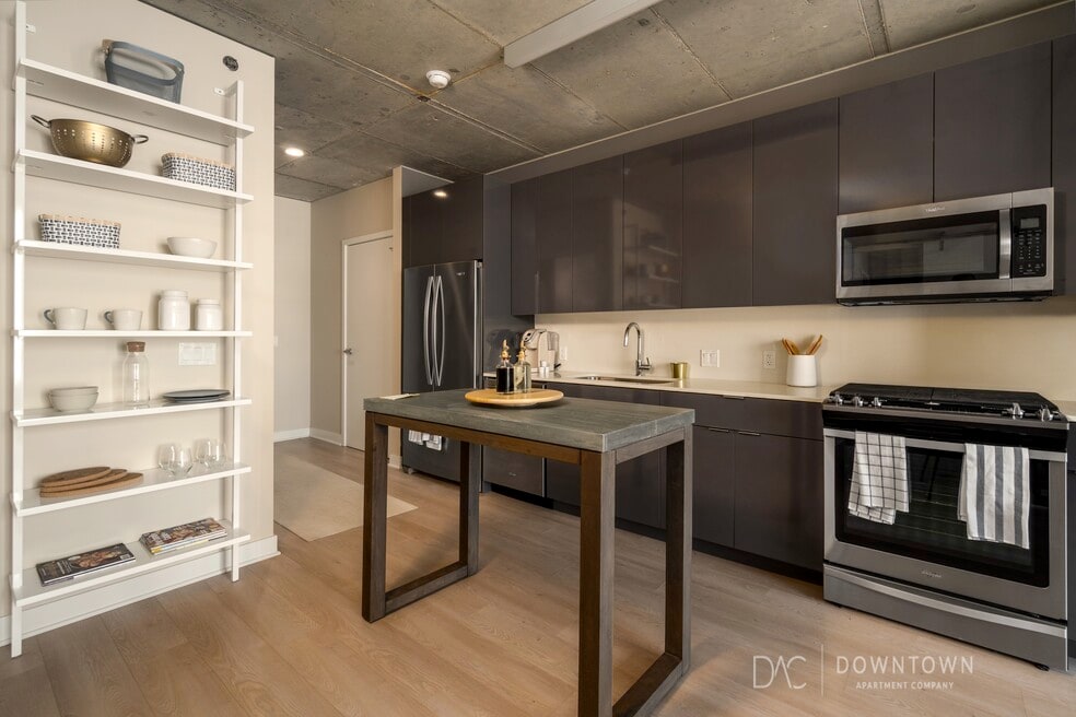 433 N Wells St unit 428, Chicago, IL 60654 - photo 1