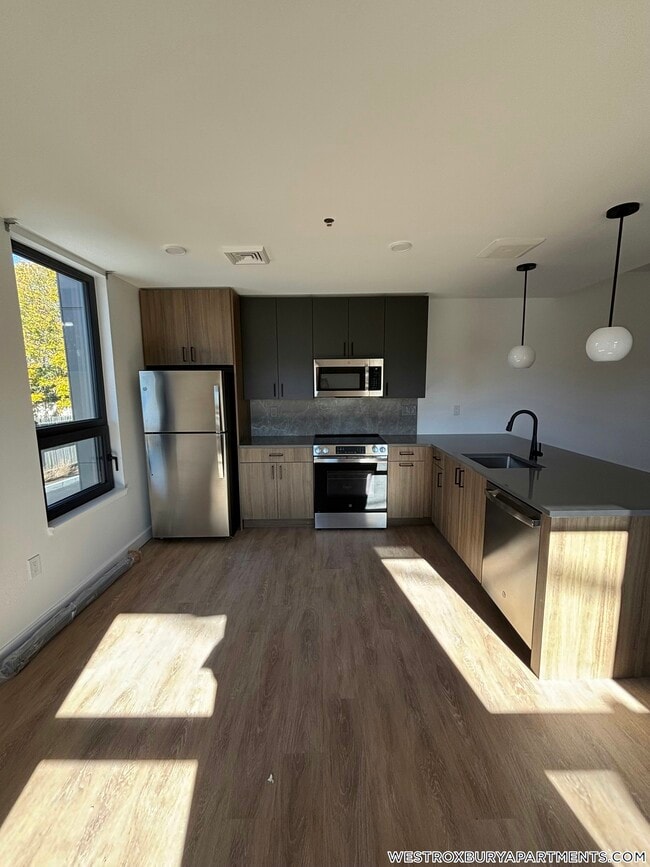 199 Gardner St Unit 112, Boston, MA 02132