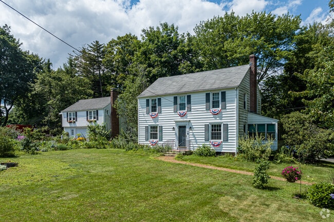 Historic Tariffville features several types of 19th century architecture.