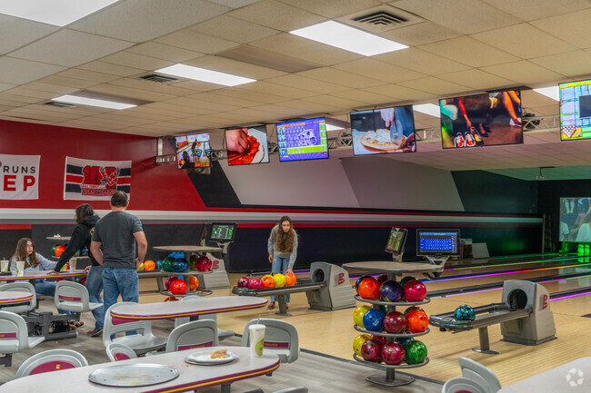 Rosas Pizza is a local favorite place to grab a bite and go bowling in Cheney.