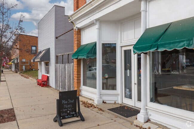 Main Street Mixers is the premier health food restaurant in Olivet.