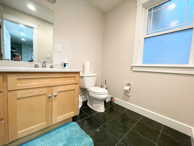 27 Iroquois St unit 1, Roxbury Crossing, MA 02120 - photo 4