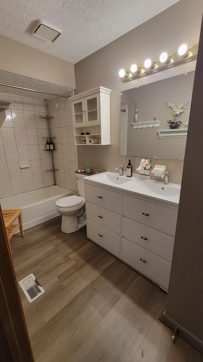 2432 Sawbury Blvd, Columbus, OH 43235 - photo 4