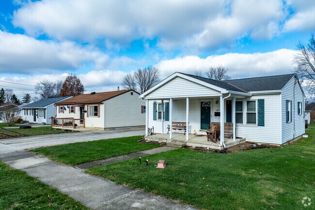 Midcentury Cape Cods and ranch-style houses in Delaware are common near Mingo Park.